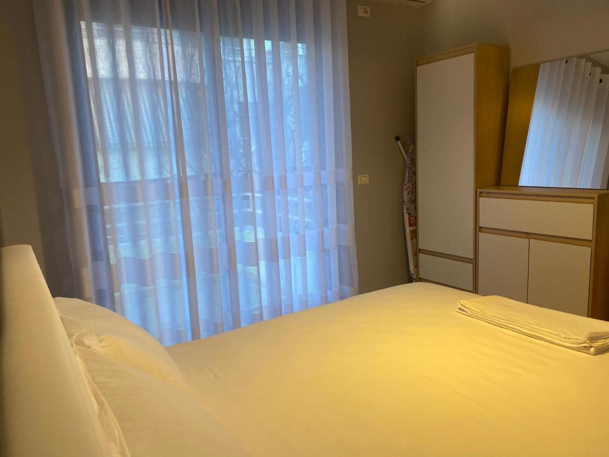 Cheerful 2-Bedroom Apartment In Golem Голем Экстерьер фото