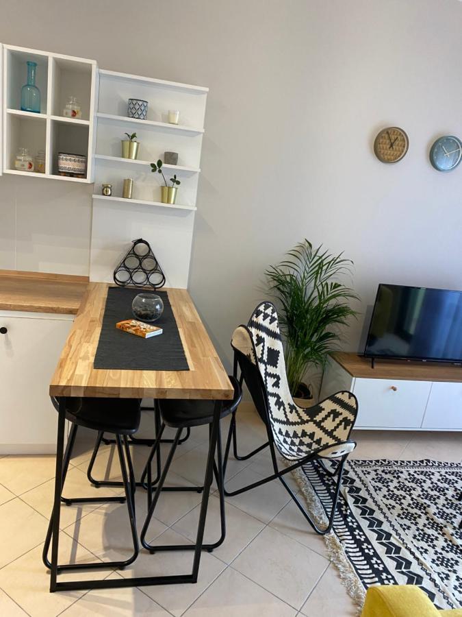 Cheerful 2-Bedroom Apartment In Golem Голем Экстерьер фото
