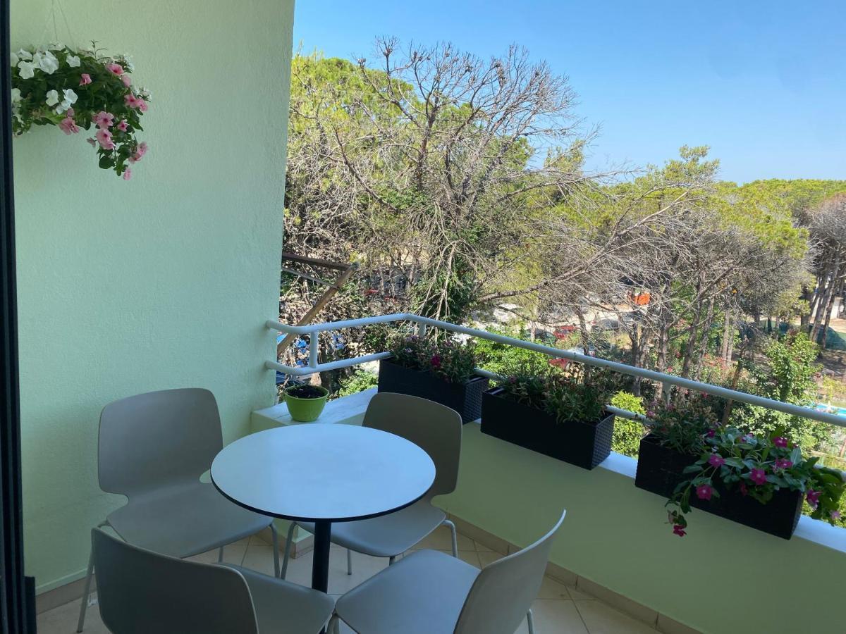 Cheerful 2-Bedroom Apartment In Golem Голем Экстерьер фото