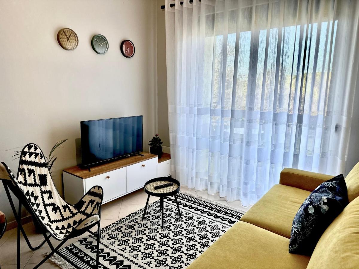 Cheerful 2-Bedroom Apartment In Golem Голем Экстерьер фото
